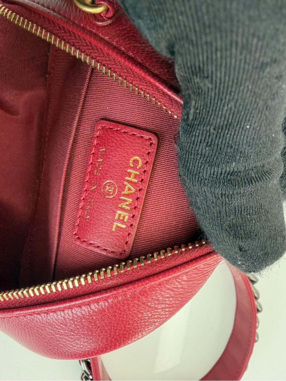 CHANEL 19 Red Quilted Round Mini Crossbody Mixed Metal Chain - Picture 13 of 15